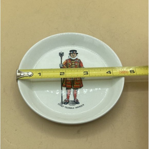 Vintage Small 4.5” Plate Chief Yeoman Warder H.M. Tower of London England - Picture 3 of 6